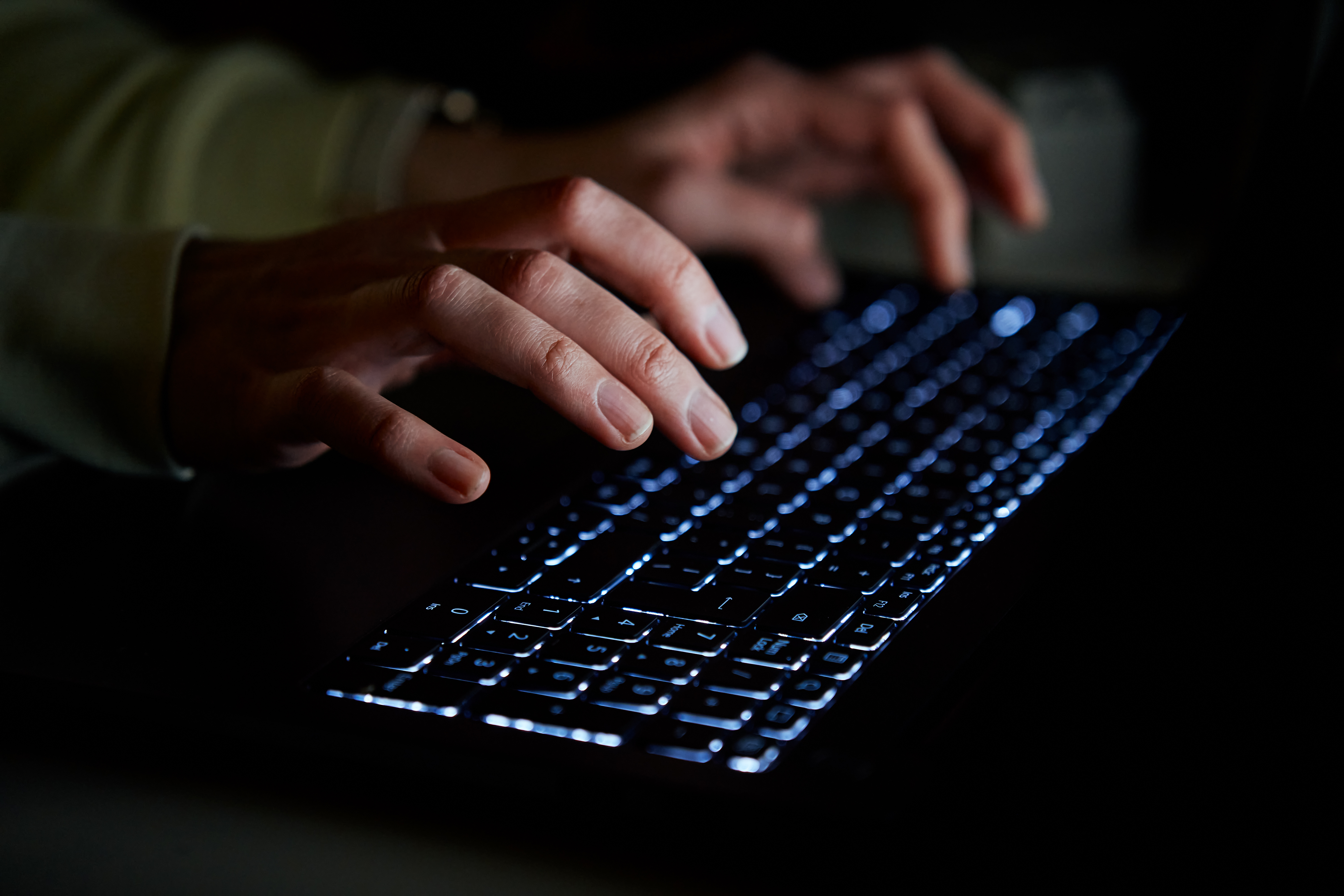 fingers-typing-on-laptop-keyboard-in-the-dark-2026-01-09-00-11-09-utc